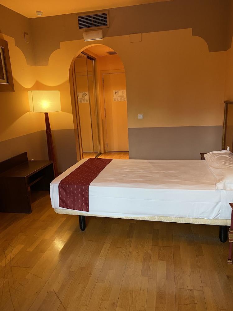 Hotel Fuente Las Piedras Cabra Eksteriør bilde