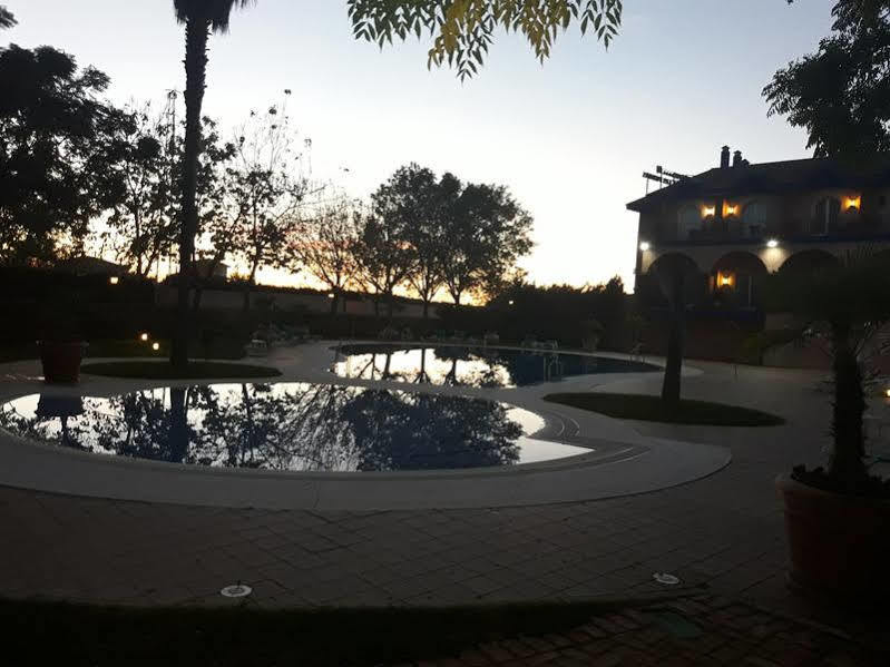 Hotel Fuente Las Piedras Cabra Eksteriør bilde