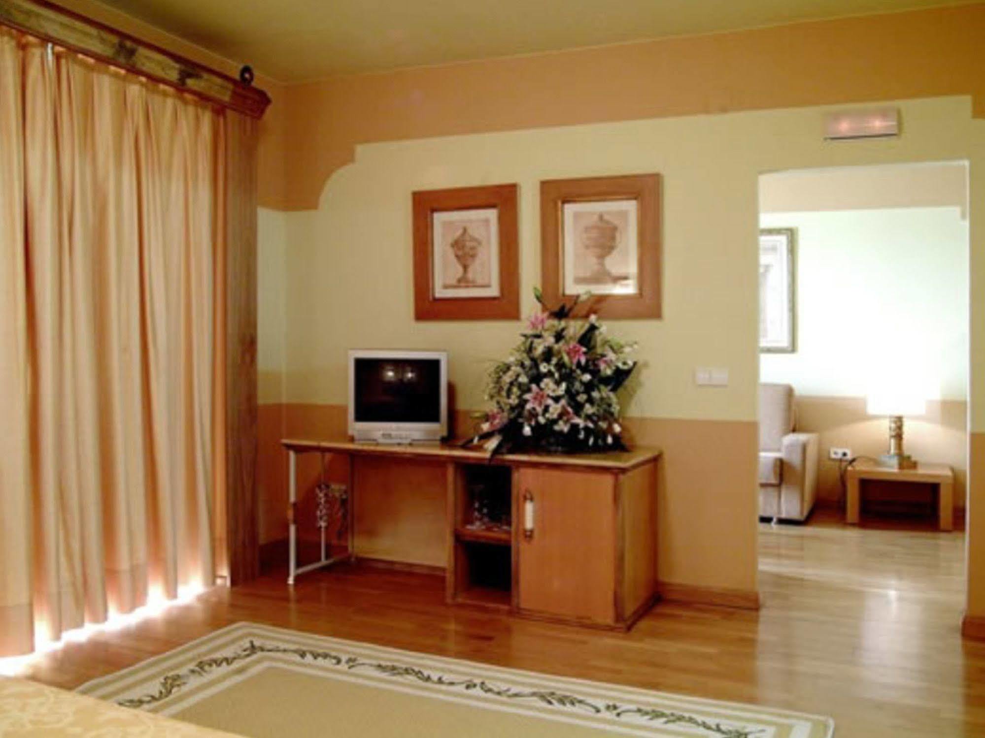 Hotel Fuente Las Piedras Cabra Eksteriør bilde